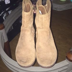 Kid USED ugg boots